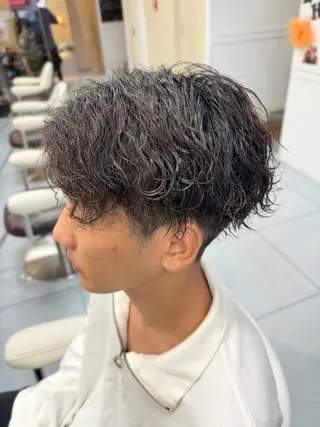 パーマ メンズ 韓国レイヤーカット/ くすみカラー/モモのヘアスタイル