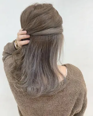 セミロング 透明感ハイライト◎ 伊藤夏海のヘアスタイル