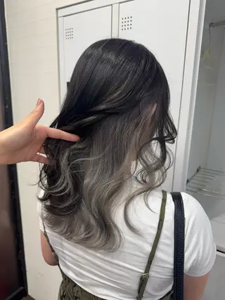セミロング 田子🦋ハイトーン 🫐耳つぼジュエリーのヘアスタイル
