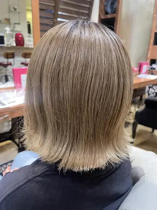 ミディアム アティリー 西梅田のヘアスタイル