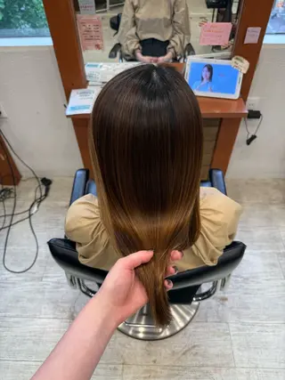 ミディアム なんば／難波🇰🇷 YUHOのヘアスタイル