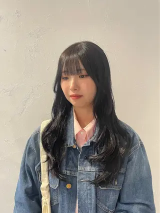 ロング カラー ヘアアレンジ mina / 透明感ベージュカラーのヘアスタイル