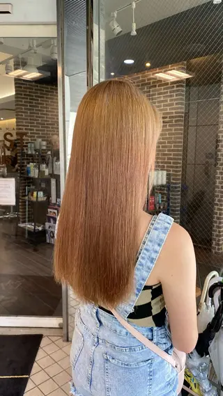 カラー アキト🌙カラー特化 /艶髪ハイトーンのヘアスタイル