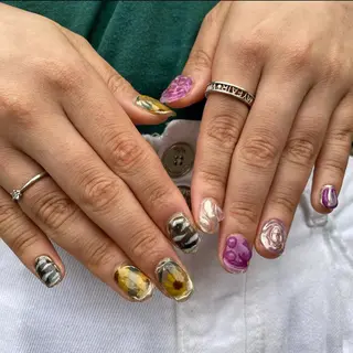 ネイル Shiori・:* 💫のネイルデザイン