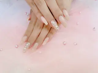 ネイル ᴿᴬᴺᴼᴺ ‎🤍 𝐴𝑌𝐴𝐾𝐴のネイルデザイン