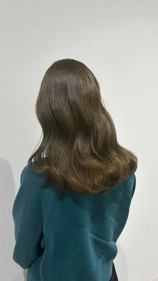 カラー 服部 沙弥佳のヘアスタイル