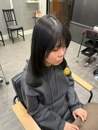 ミディアム カラー 上田 紗也のヘアスタイル