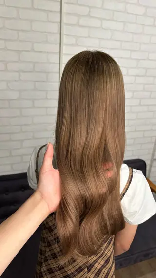 カラー 廣田 真依のヘアスタイル