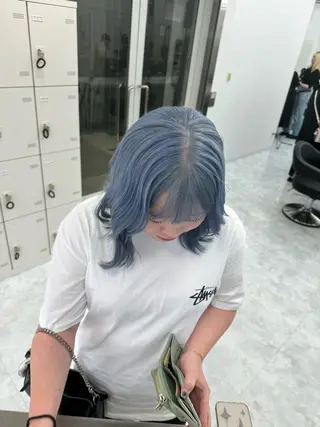 ミディアム カラー niina🖤 寒色×レイヤーのヘアスタイル