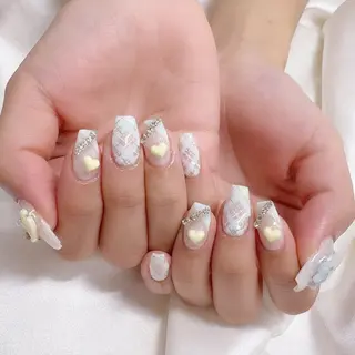 ネイル 青山 彩花のネイルデザイン