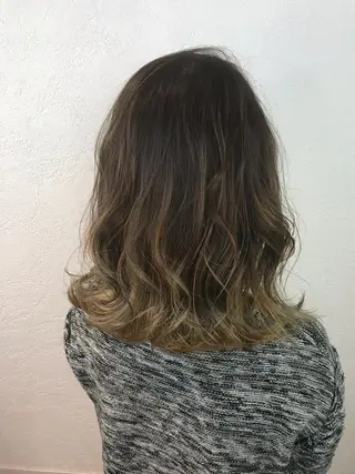 ミディアム カラー デザインカラー🌈 高木リョウのヘアスタイル