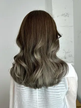 ロング カラー ALBUM新宿所属・リクト /レイヤーカットのヘアスタイル