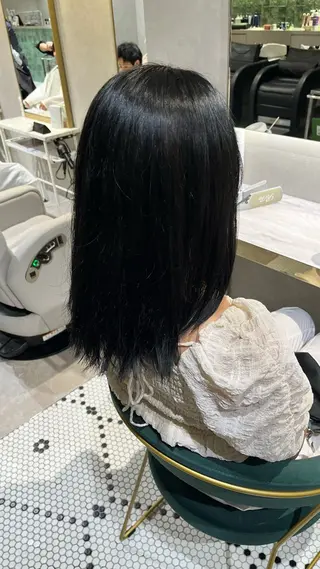 ミディアム カラー 新宿/アシスタント AiNAのヘアスタイル