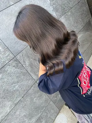 ミディアム カラー ヒカ/外国人風 デザインカラーのヘアスタイル