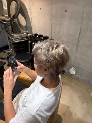 ショート カラー ANDREY所属・川東 惟来のヘアスタイル
