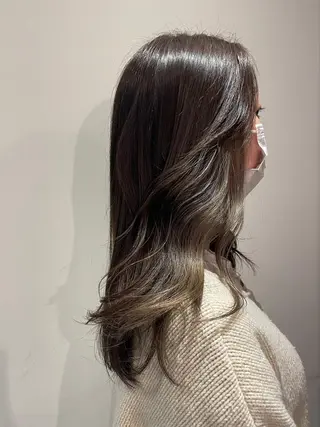 ロング カラー ミウラ サクラコのヘアスタイル