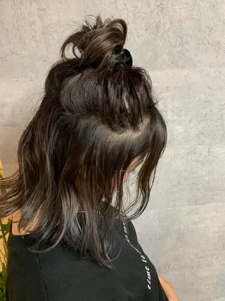 ミディアム カラー 島守 桃香のヘアスタイル