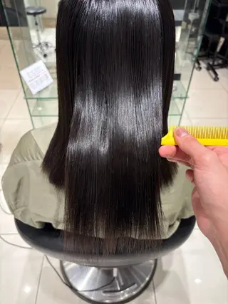 セミロング マメタ ユウトのヘアスタイル