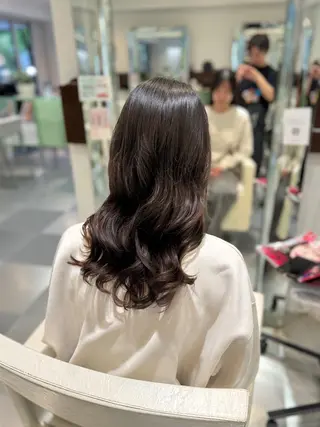 ロング パーマ コテ巻き風パーマ/ キミシマカイトのヘアスタイル