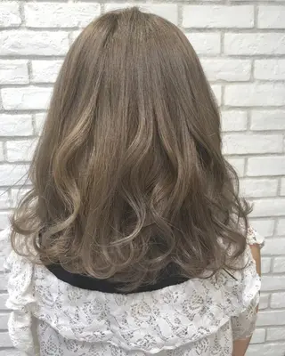 ミディアム カラー Ash 戸田公園店のヘアスタイル