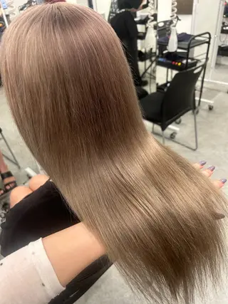 カラー niina🖤 寒色×レイヤーのヘアスタイル