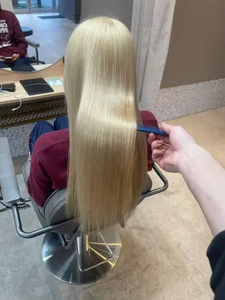 ロング TELA HAIR 岩槻店所属・✨透明感カラー✨ 🌈ブリーチカラーのヘアスタイル