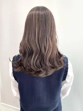 ロング カラー 壽真央 /ブリーチカラーのヘアスタイル