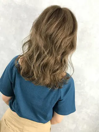 ミディアム カラー TOMOYAレイヤー ブリーチ縮毛矯正のヘアスタイル
