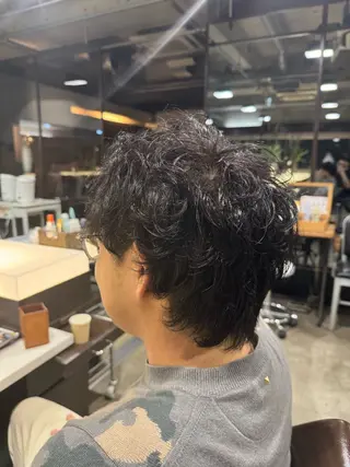 パーマ メンズ タツキ／レイヤー／ パーマ／艶カラーのヘアスタイル