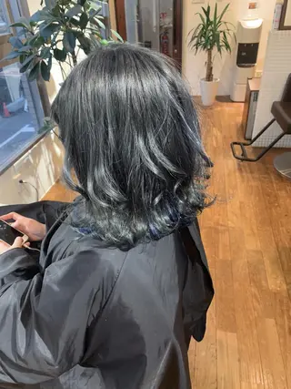 カラー I. NARUSEのヘアスタイル