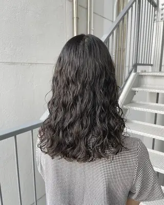 ミディアム カラー 【arc】Ruri コテ巻き風パーマのヘアスタイル
