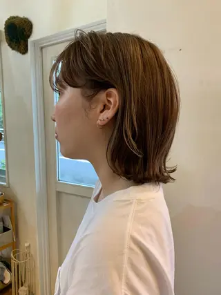 カラー 岡田 知佳のヘアスタイル