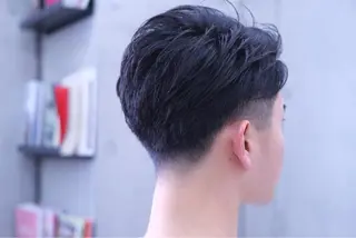 ショート メンズ 松岡 俊輔のヘアスタイル