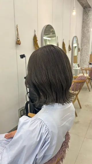 カラー 🌷花屋併設🌷 岡本明日実のヘアスタイル