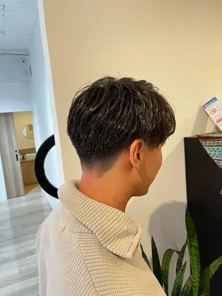 パーマ メンズ ケアブリーチ、パーマ 田中千隼のヘアスタイル