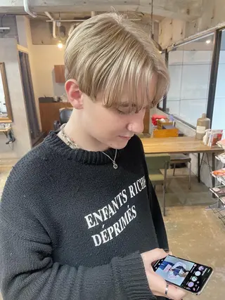 カラー メンズ 髙橋一哉　ブリーチ/ ベージュカラーのヘアスタイル