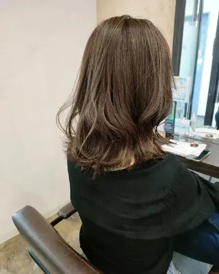 ミディアム カラー sepiage trois所属・酒井 亜希のヘアスタイル