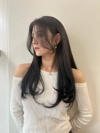 ロング 韓国ヘア レイヤーカットのヘアスタイル