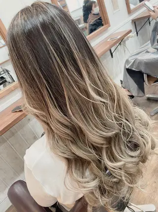 ロング カラー 塩崎 明菜のヘアスタイル