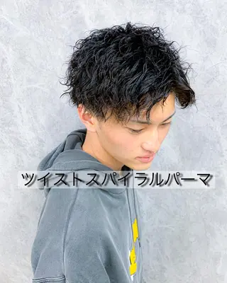 ショート パーマ メンズ 尾﨑 純也のヘアスタイル