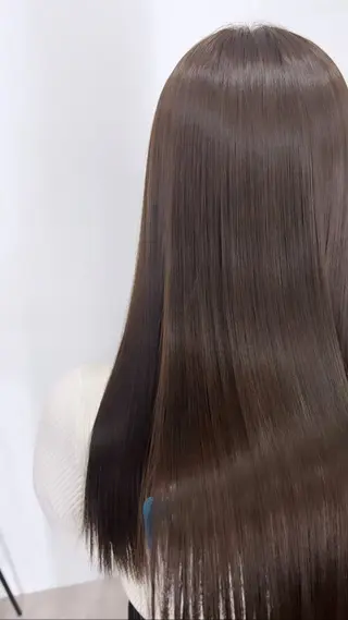 ロング カラー 𝒀𝒖𝒓𝒊 ハイトーン/艶髪✨のヘアスタイル