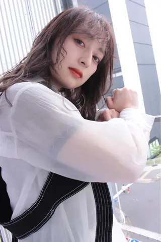 ミディアム カラー ハイトーン/レイヤー /ケアブリーチ石川治のヘアスタイル