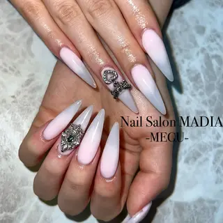 ネイル MADIA藤沢所属・MADIA MEGUのネイルデザイン