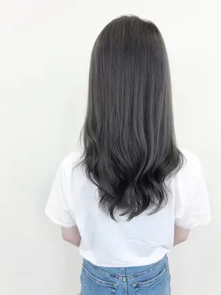 ロング カラー Hanna by W_SALONのヘアスタイル