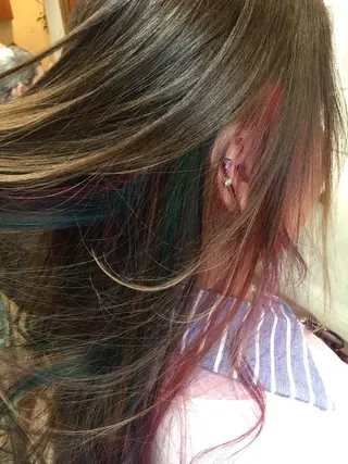 ロング カラー 塩崎 明菜のヘアスタイル