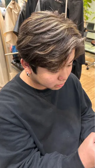 カラー 八木 輝のヘアスタイル