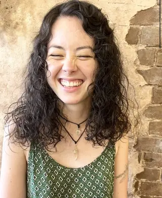 セミロング パーマ ブリーチ、パーマ 西部笑のヘアスタイル