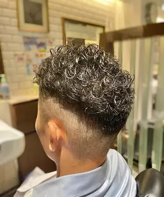 ショート パーマ メンズ NEXUS ZA FIRST 銀座所属・岡崎 隆晟のヘアスタイル