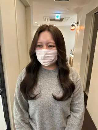 ロング カラー 安丸 結夏のヘアスタイル