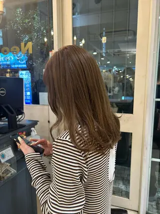 カラー moeka 表参道のヘアスタイル